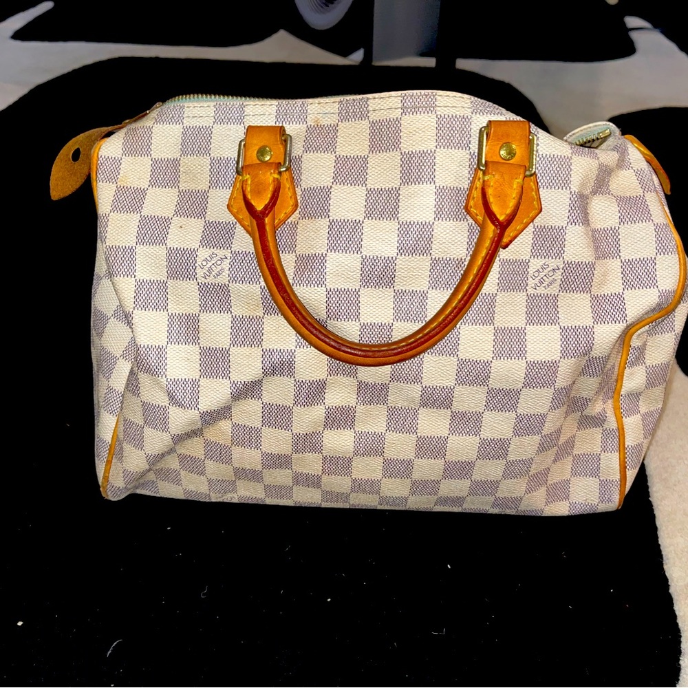 Women’s Louis Vuitton checkered cream handbag